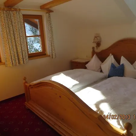 Gaestehaus Am Berg Apartamento *