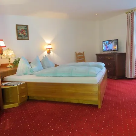 Gaestehaus Am Berg Apartamento *