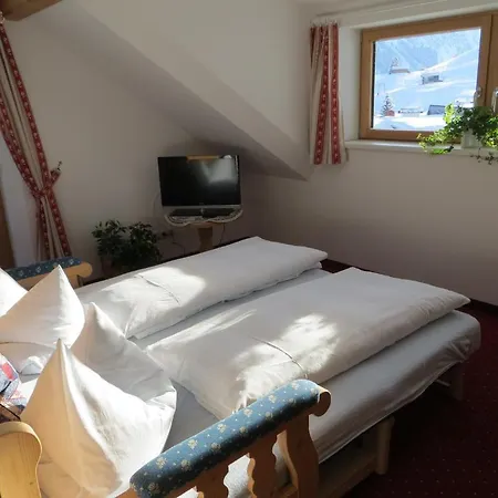 아파트 Gaestehaus Am Berg *